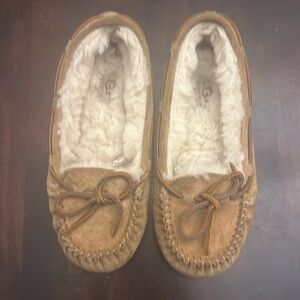 Ugg moccasins. Y5